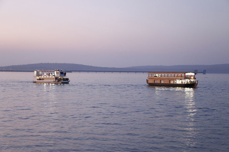 Photo of India’s Largest Water Carnival Is Happening In MP And We're Very Excited by Gunjan Upreti