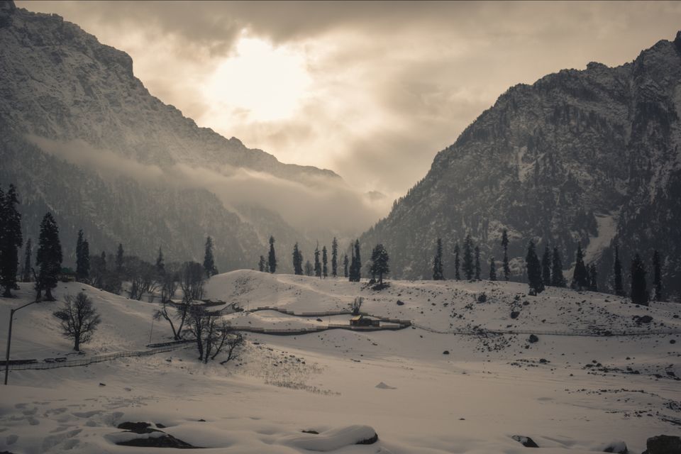 Photo of These pictures of Sonmarg in snow would make you pack your bags and head to Kashmir right away! by Aamir Wani