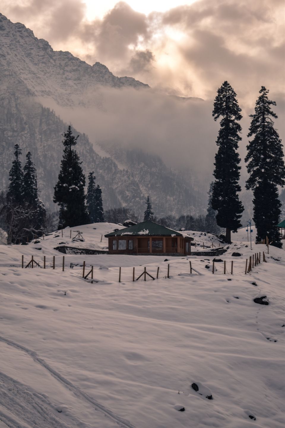 Photo of These pictures of Sonmarg in snow would make you pack your bags and head to Kashmir right away! by Aamir Wani