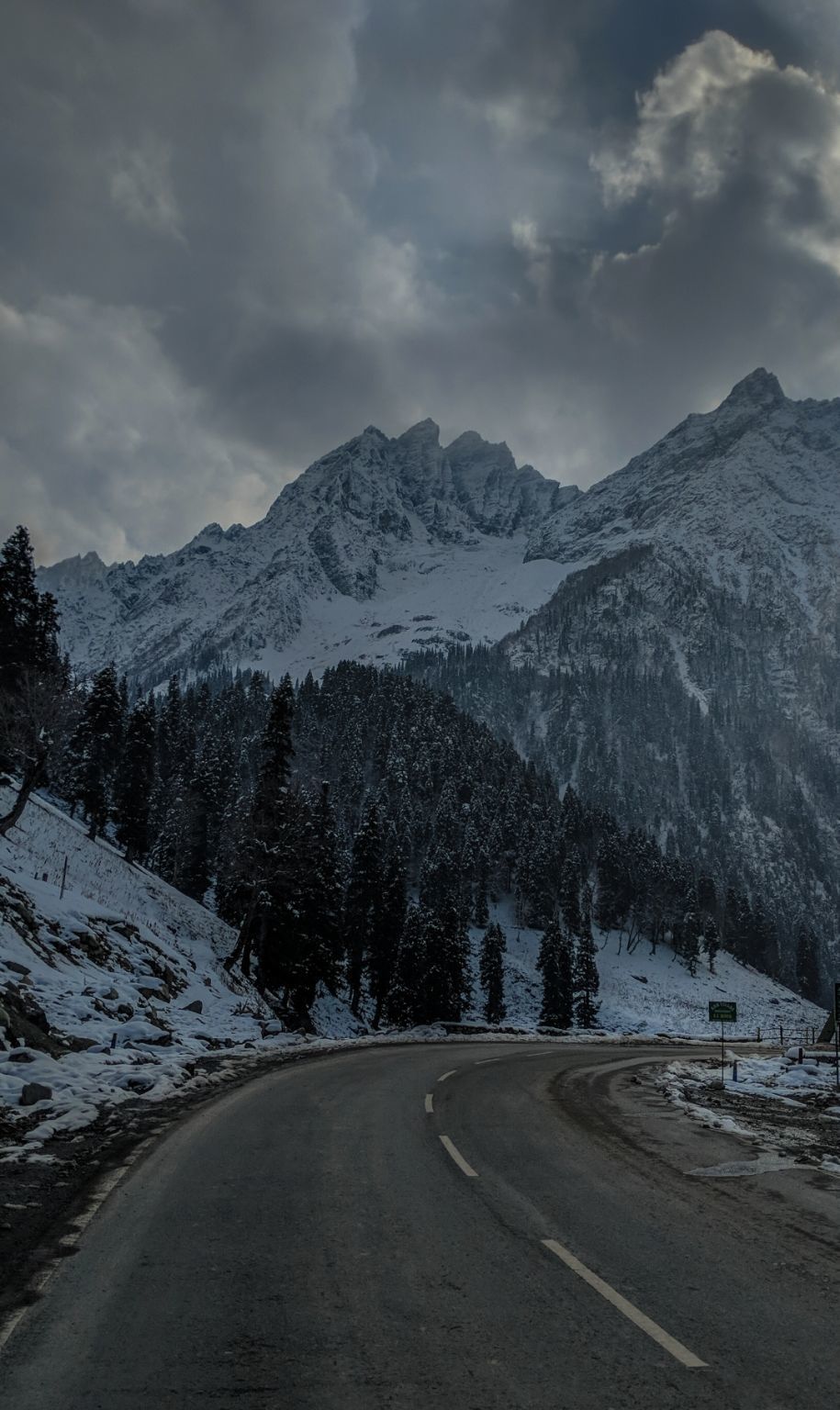 Photo of These pictures of Sonmarg in snow would make you pack your bags and head to Kashmir right away! by Aamir Wani