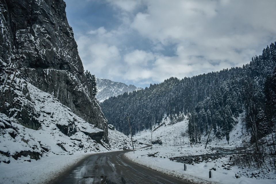 Photo of These pictures of Sonmarg in snow would make you pack your bags and head to Kashmir right away! by Aamir Wani