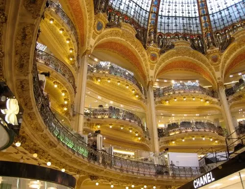 Photo of Galeries Lafayette Haussmann, Boulevard Haussmann, Paris, France by Wendy