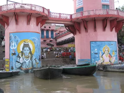 Photo of Ganpati Guest House, Ghats of varanasi, Lahori Tola, Varanasi, Uttar Pradesh, India by Nic Fletcher
