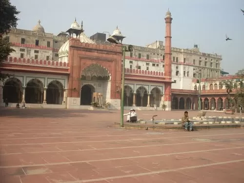 Photo of Fatehpuri Masjid, Fatehpuri, Chandni Chowk, New Delhi, Delhi, India by Aliya Khan