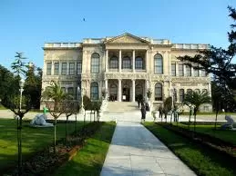 Photo of Dolmabahçe Palace, Istanbul, Turkey by Guia Privado en Estambul