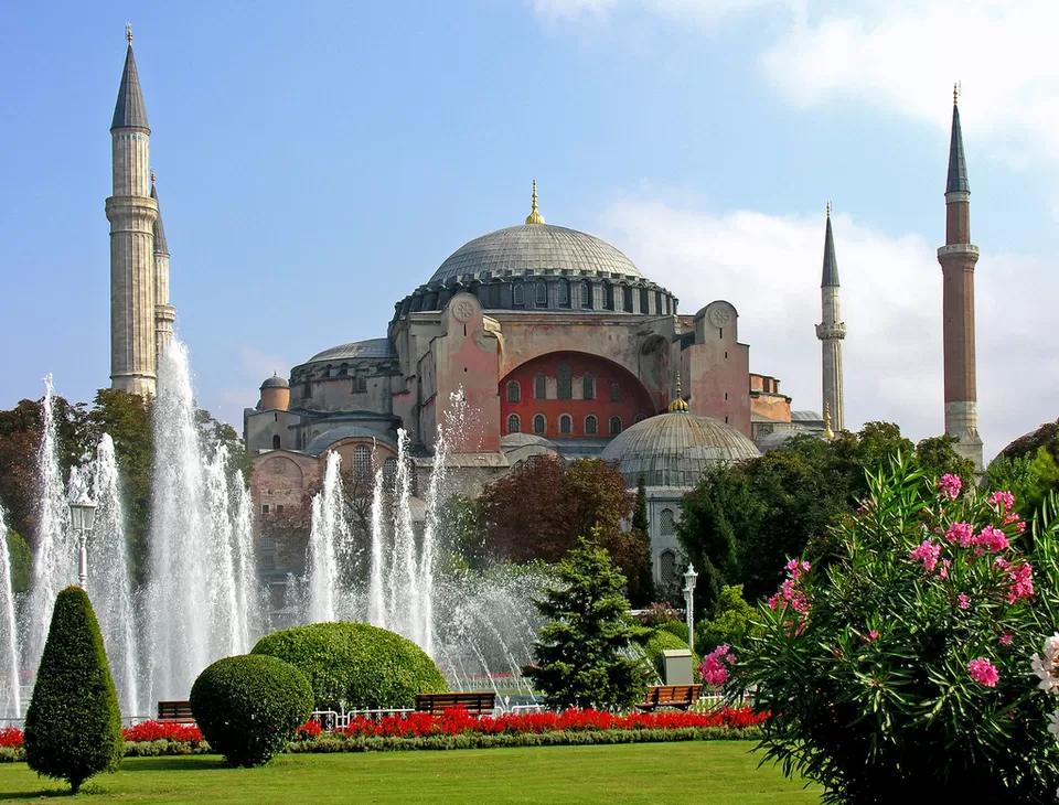 Photo of Hagia Sophia, Istanbul, Turkey by Guia Privado en Estambul