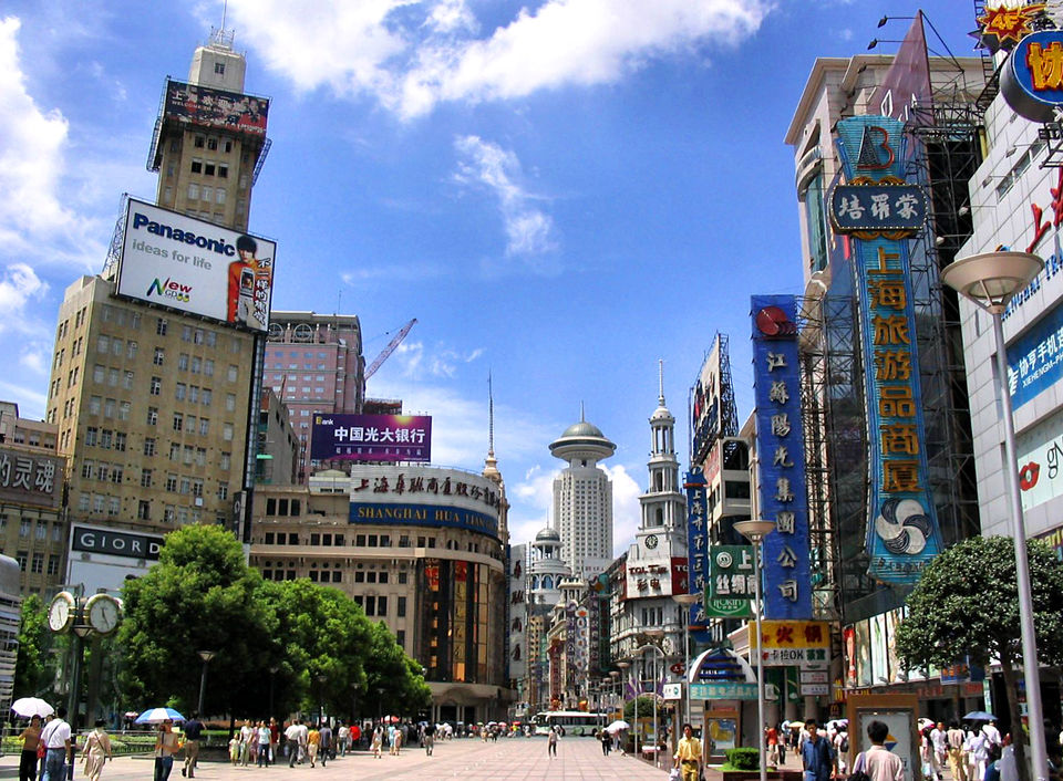 Photo of Nanjing Dong Lu, Nanjing East Road, Shanghai, China by Isabelle