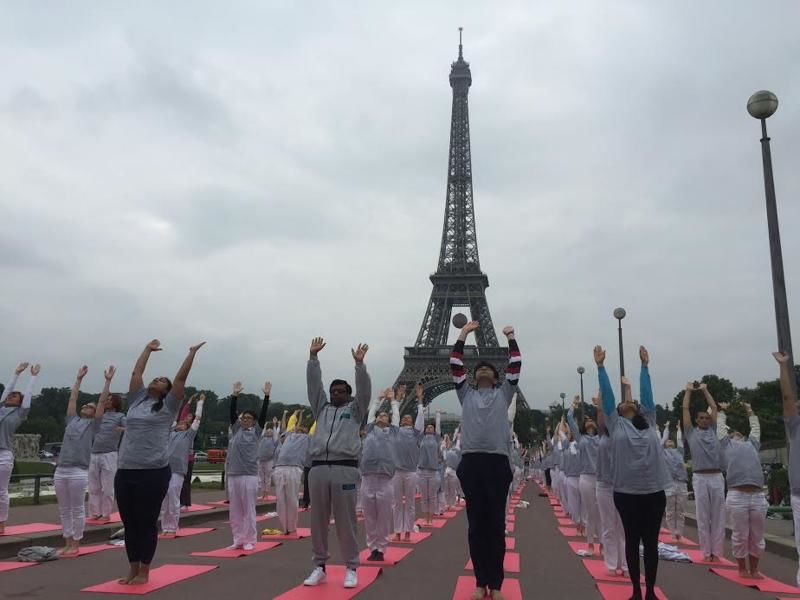 Photo of From Supermodels To The Indian Army, This Is How The World Celebrated International Yoga Day 4/14 by Trisha Singh