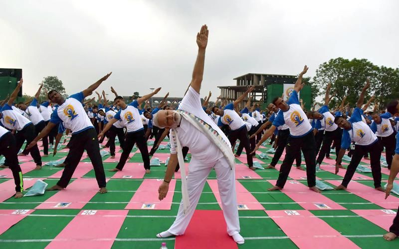 Photo of From Supermodels To The Indian Army, This Is How The World Celebrated International Yoga Day 5/14 by Trisha Singh