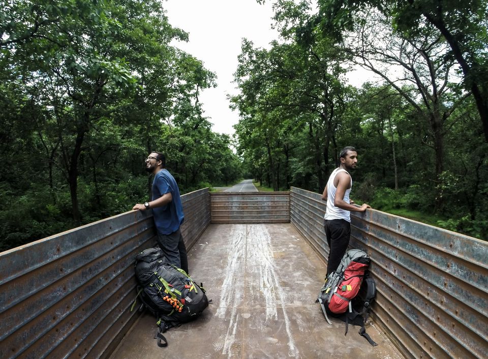 Photo of These 2 guys are successfully hitchhiking across India without any money in their pocket 2/5 by Rumana Shaikh