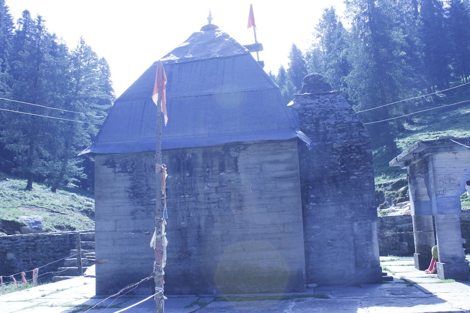 Photo of Giriganga Temple, Kharapathar, Himachal Pradesh, India by Navneet Kumar