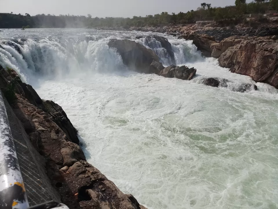 Photo of Bhedaghat Water Fall, Jabalpur, Madhya Pradesh, India by Solo_Sanchaari