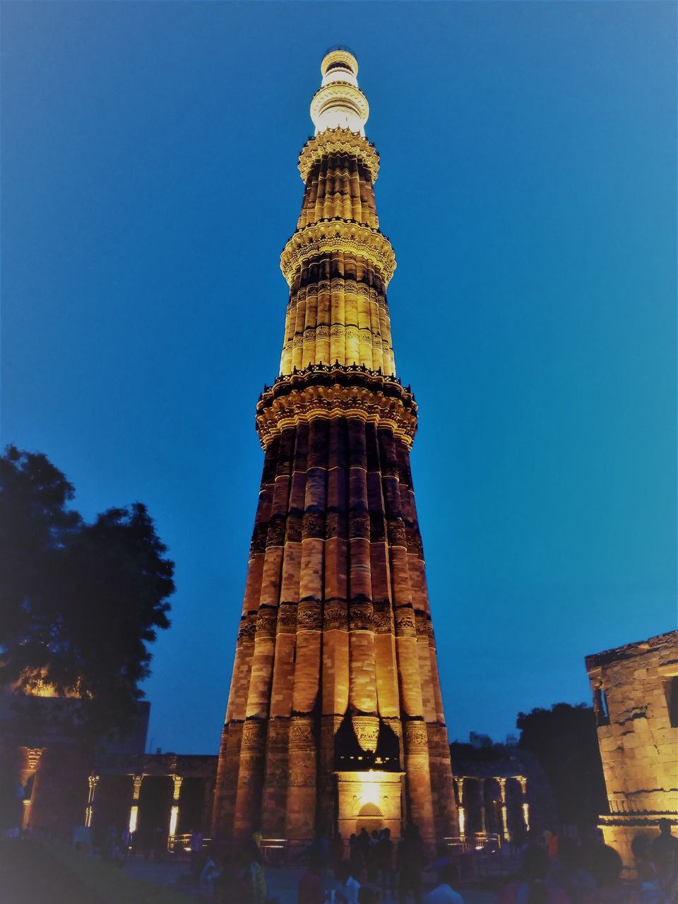 Glowing Qutub Minar Delhi Tripoto