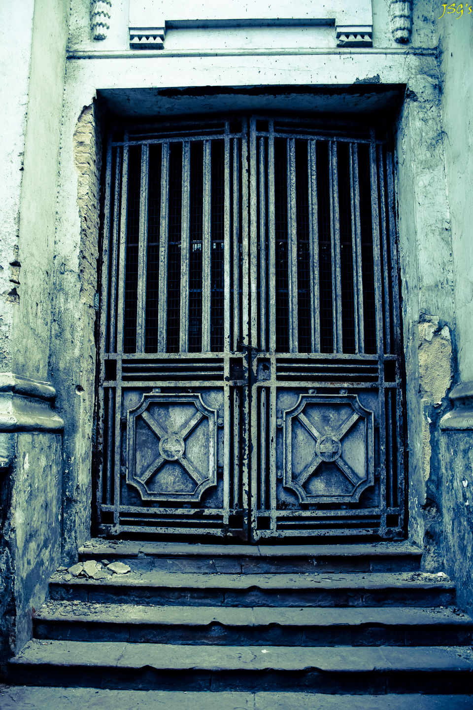 Photo of Jawaharlal Nehru Road, Gokhel Road, Elgin, Kolkata, West Bengal, India by Jayashree Sengupta