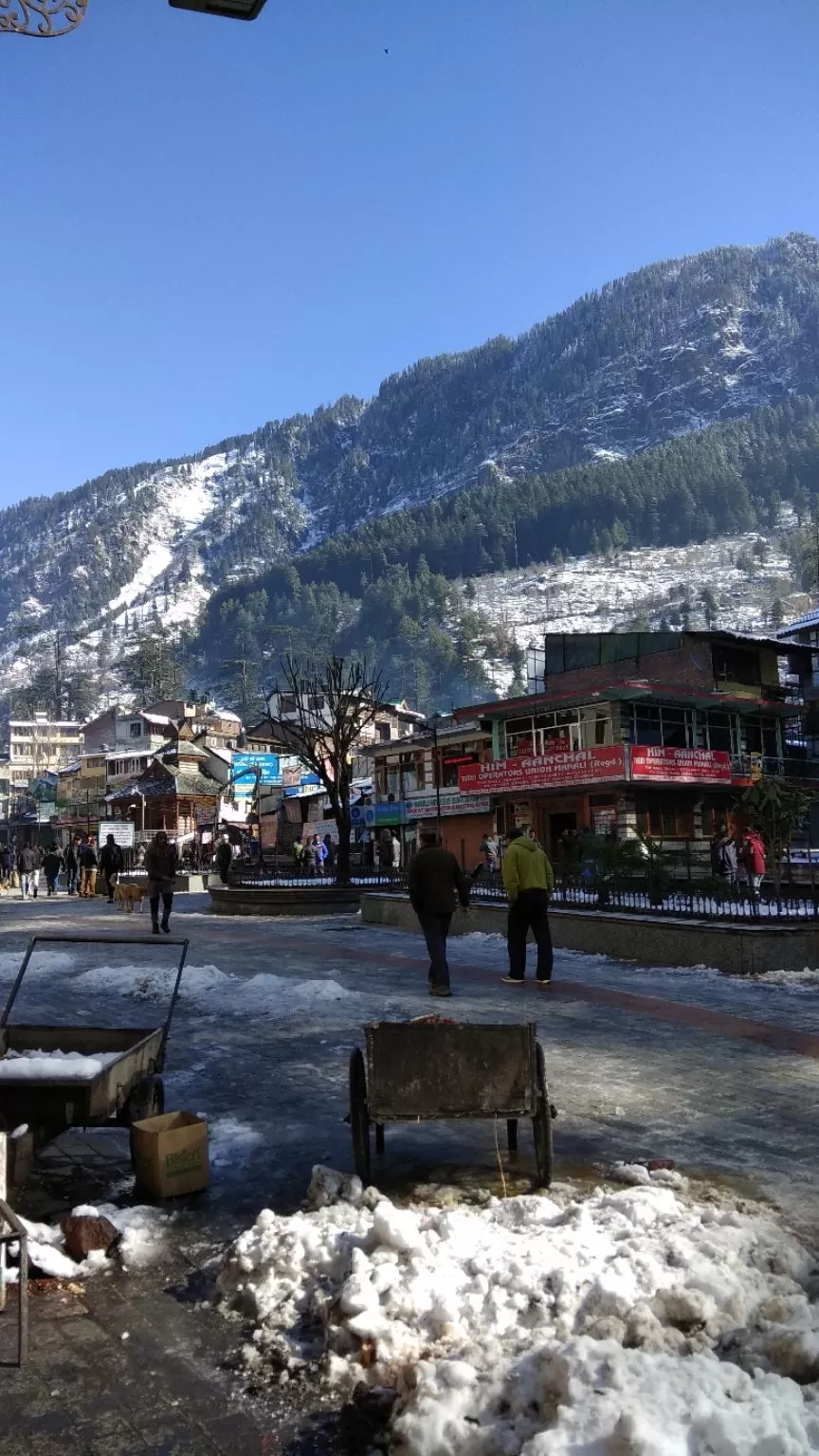 Photo of Mall Road, Manali, Himachal Pradesh by Prachi Shah