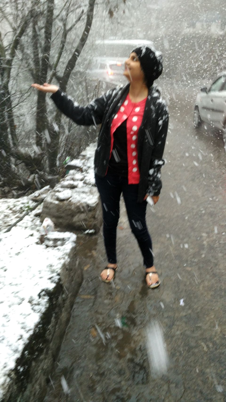 Photo of My first snowfall!! Watching magic unfold...#photosofsnow by Prachi Shah