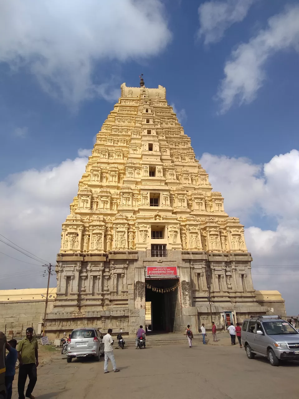 Photo of Sri Virupaksha Temple, Hampi, Karnataka, India by Pushpendra Pandey
