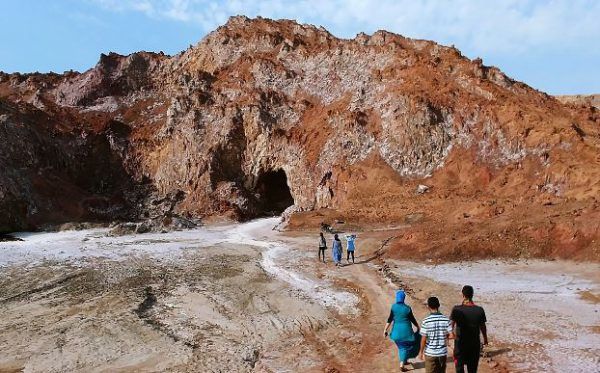 Photo of Hormozgan Province, Salt Cave Road, Salt Cave Of Qeshm, Iran by Iran Travel Blog