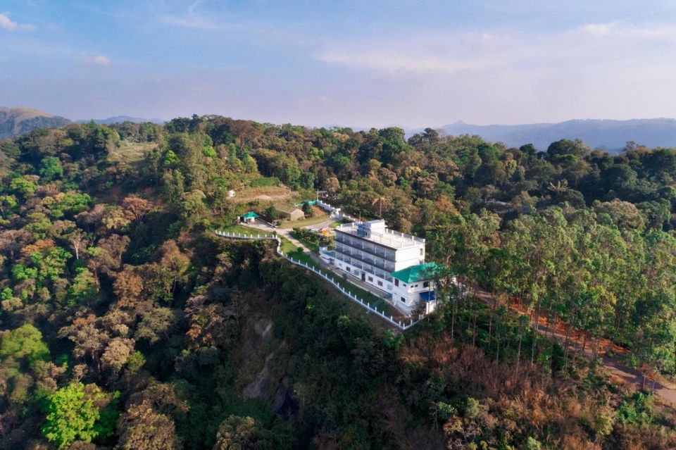 Photo of Pleasant Hill Resort, Arivilamchal, Munnar, Kerala, India by Supriya Sahu