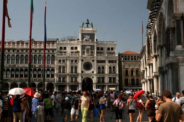 Photo of St. Peter's Basilica, St Mark's Square by Tommy May
