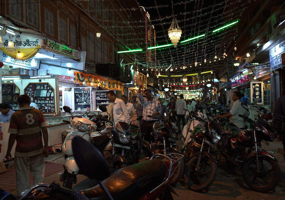 Photo of Johari Bazar Road, Pink City, Jaipur, Rajasthan, India by Anila Kopparapu