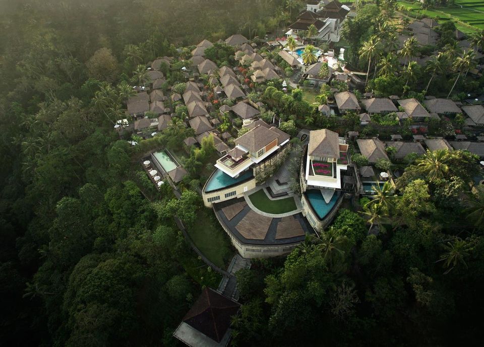 Photo of With Jaw-Dropping Infinity Pools, This Resort In Bali Is What Luxury Dreams Are Made Of! 3/13 by Palak Doshi