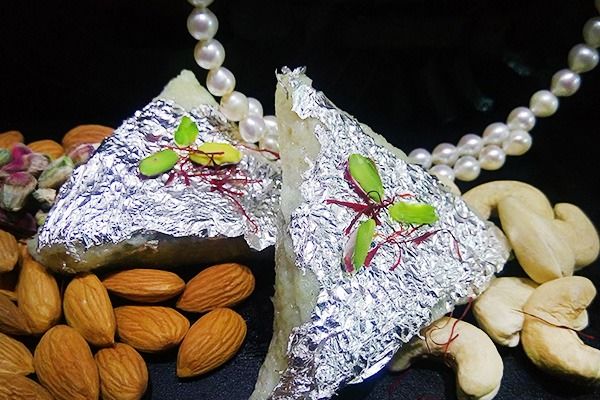 Photo of Daawat-E-Veg: 10 Street Food Places In Lucknow, You Cannot Miss! 2/10 by Palak Doshi