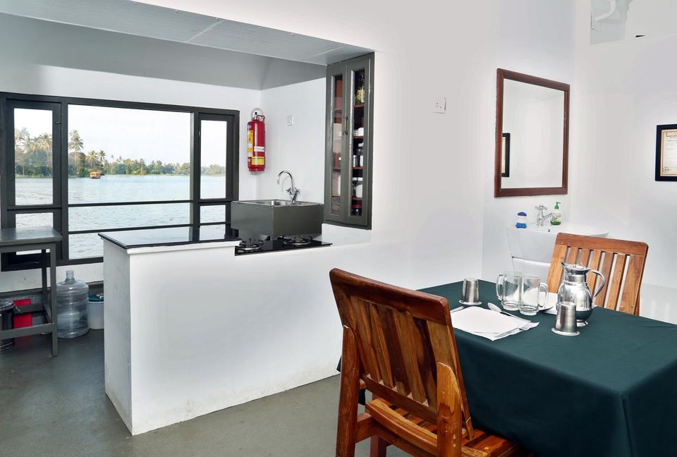 Photo of Staying In These Surreal Allepy House-Boats Can Outdo A Venetian Experience! 12/48 by Palak Doshi