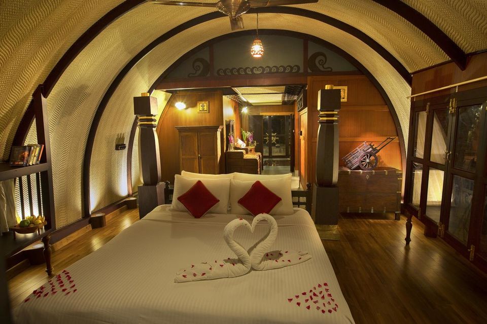 Photo of Staying In These Surreal Allepy House-Boats Can Outdo A Venetian Experience! 22/48 by Palak Doshi