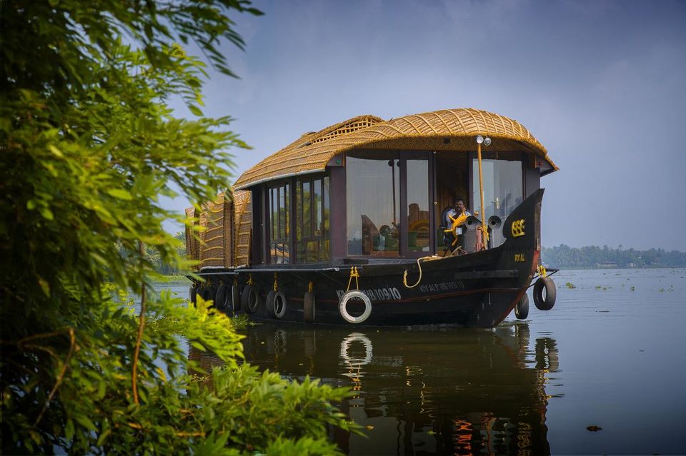 Photo of Staying In These Surreal Allepy House-Boats Can Outdo A Venetian Experience! 25/48 by Palak Doshi