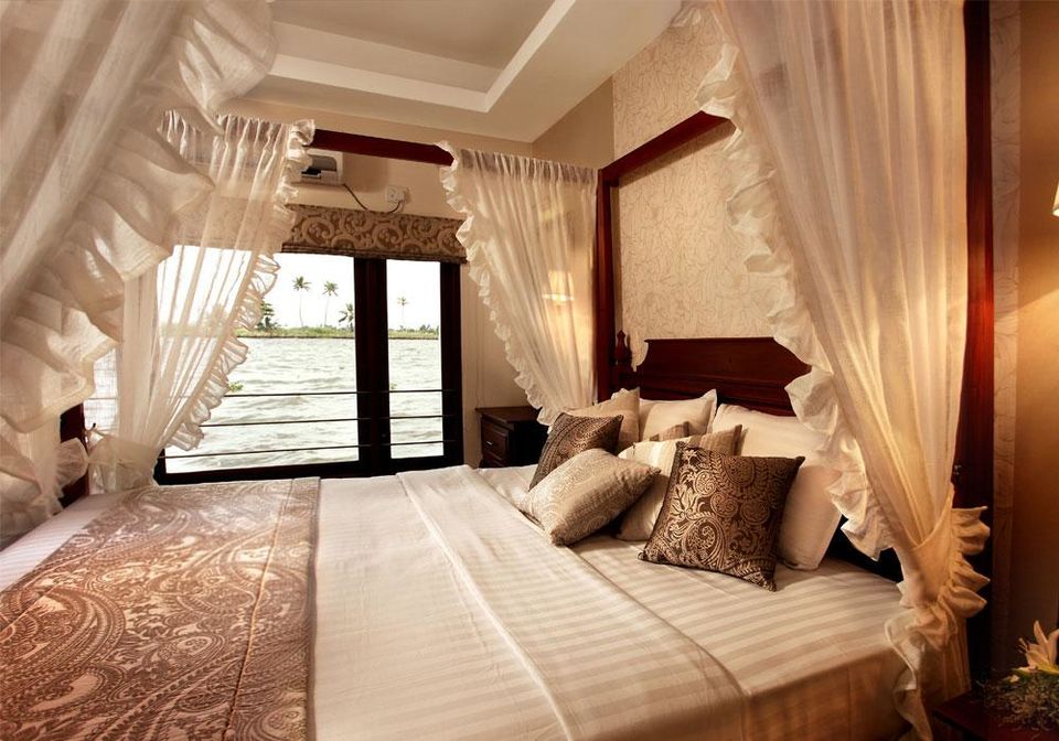 Photo of Staying In These Surreal Allepy House-Boats Can Outdo A Venetian Experience! 29/48 by Palak Doshi
