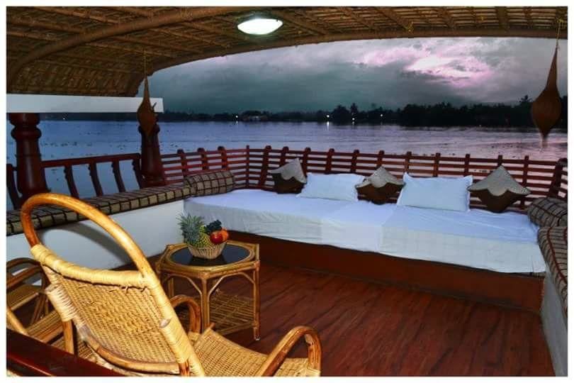 Photo of Staying In These Surreal Allepy House-Boats Can Outdo A Venetian Experience! 39/48 by Palak Doshi