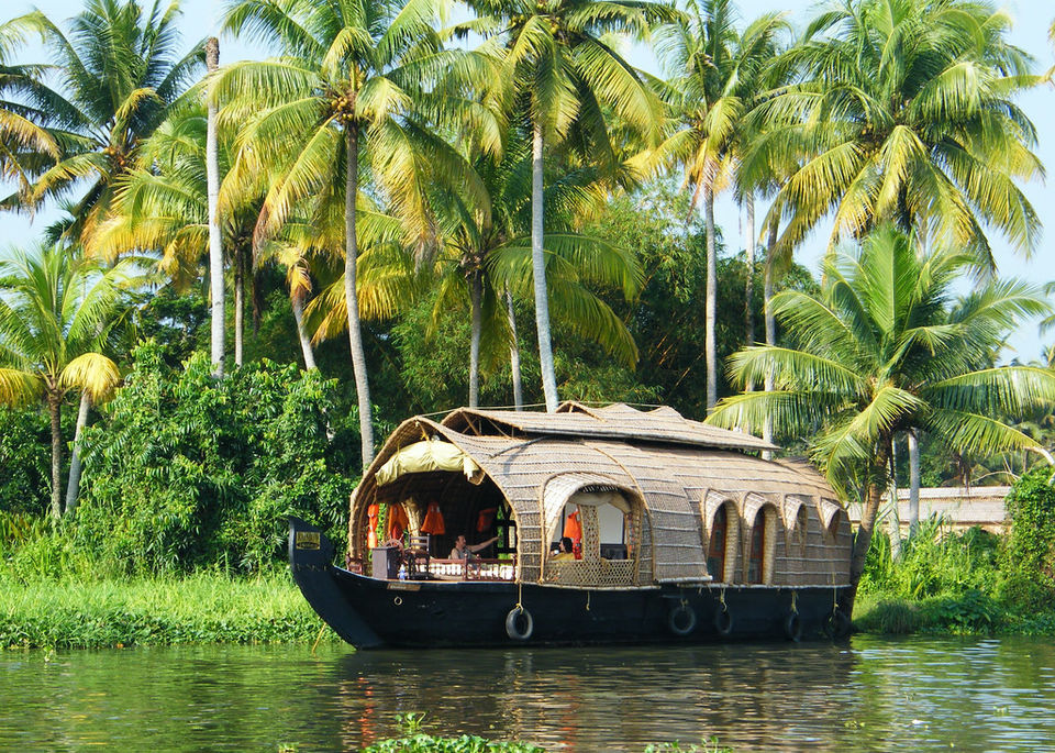 Photo of Staying In These Surreal Allepy House-Boats Can Outdo A Venetian Experience! 1/48 by Palak Doshi