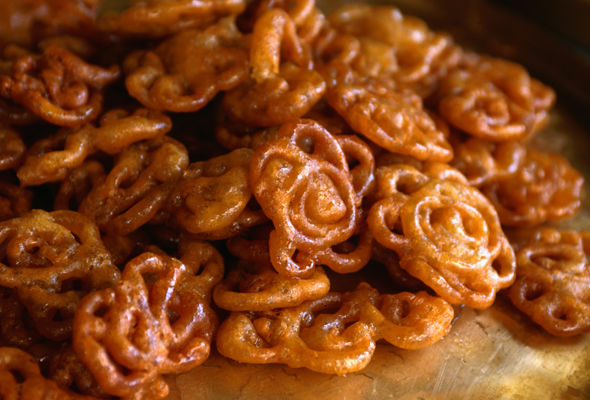 Photo of Under 100 INR And In One Day, You Can Try The Best Street Food Dishes In Kolkata. 15/16 by Palak Doshi