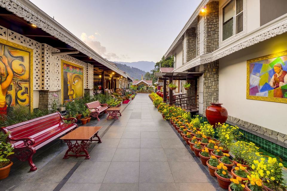 Photo of Spa-cation 101! 7 Wellness Resorts In The Himalayas That Guarantee A Soothing De-Stress. by Palak Doshi