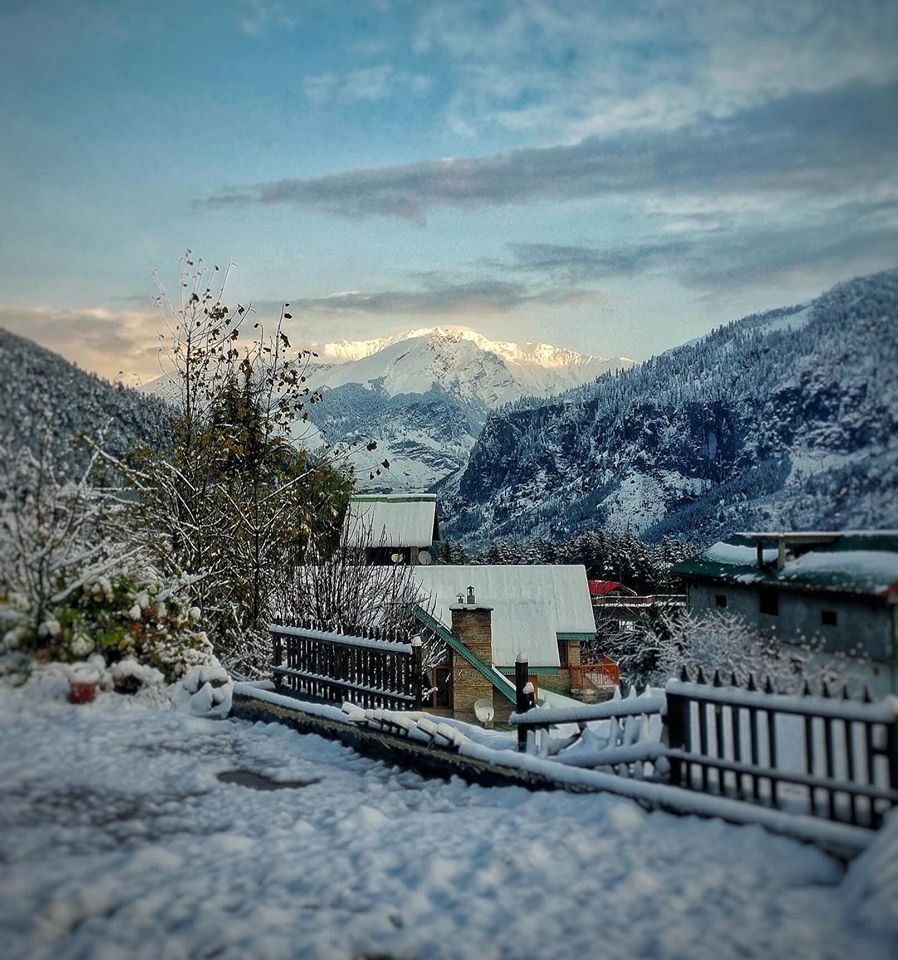 Photo of Get over Five-Stars, Dine Under a Million Stars in This House with a Glass Ceiling in Manali by Palak Doshi