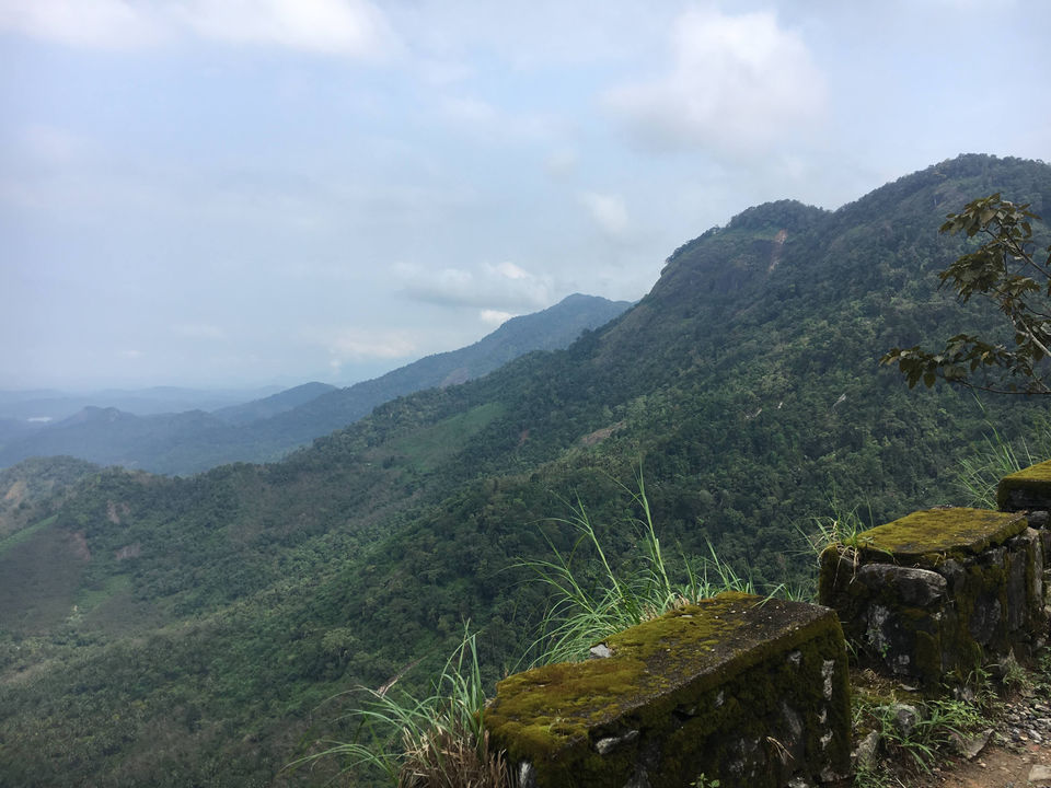 Photo of Urakkuzhi Waterfalls, Kanthalad, Kerala, India by Dinshan Ahammed