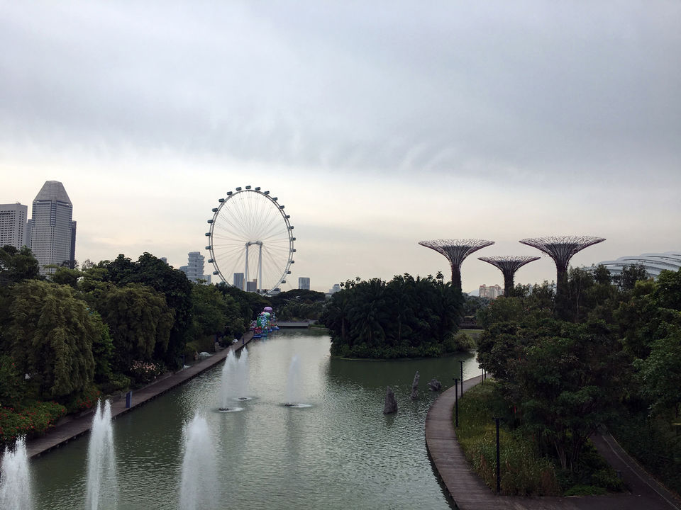 Photo of Singapore Overview 3/3 by Village to Voyage