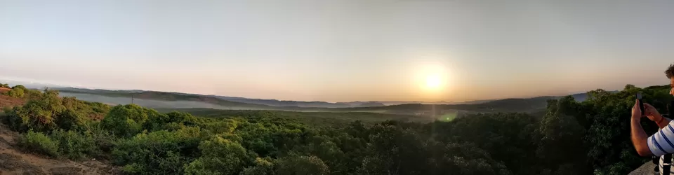 Photo of Wilson Point of Sunrise, Mahabaleshwar, Maharashtra, India by Komal Patel
