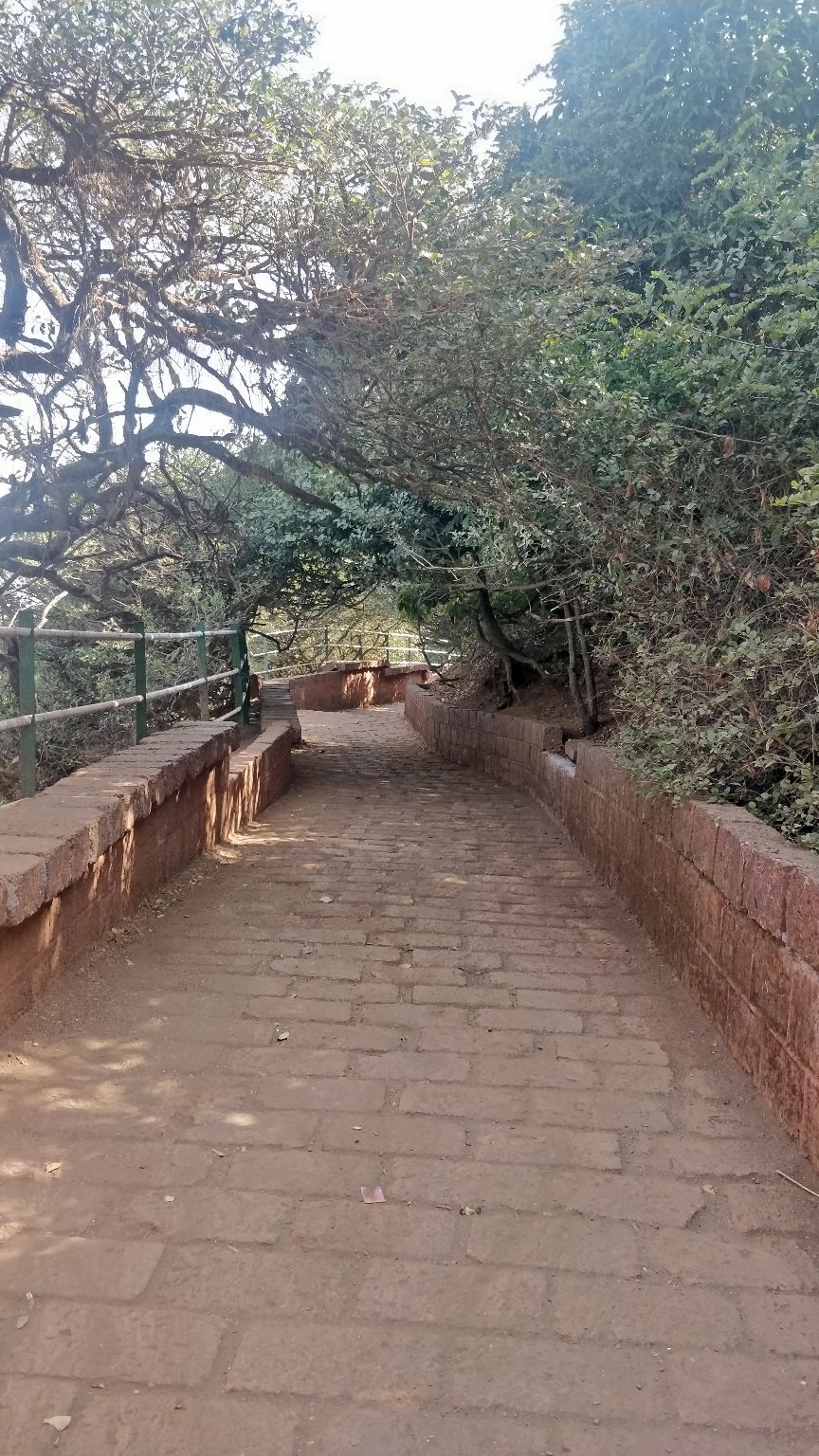 Photo of Wilson Point of Sunrise, Mahabaleshwar, Maharashtra, India by Komal Patel