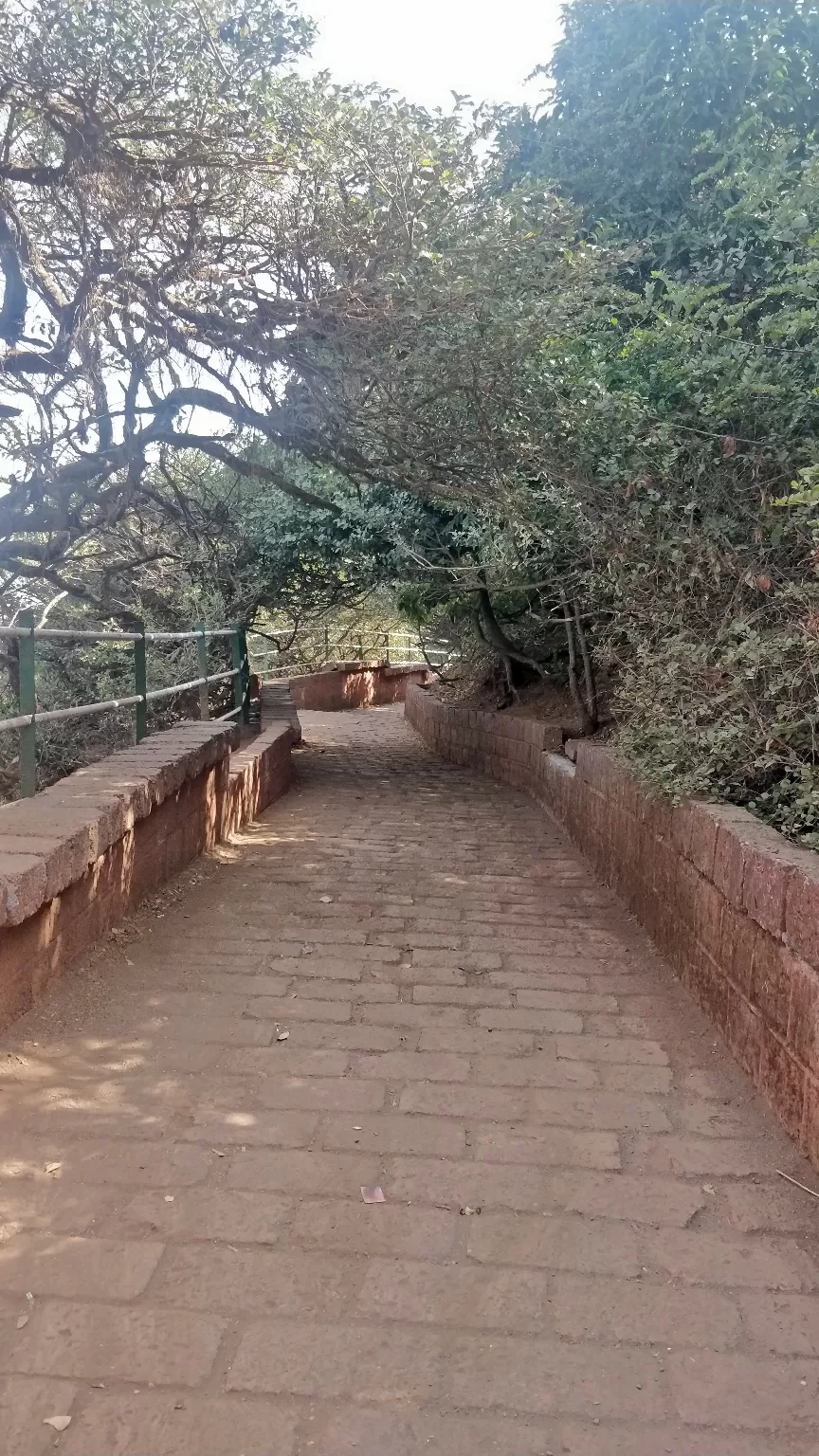 Photo of Wilson Point of Sunrise, Mahabaleshwar, Maharashtra, India by Komal Patel