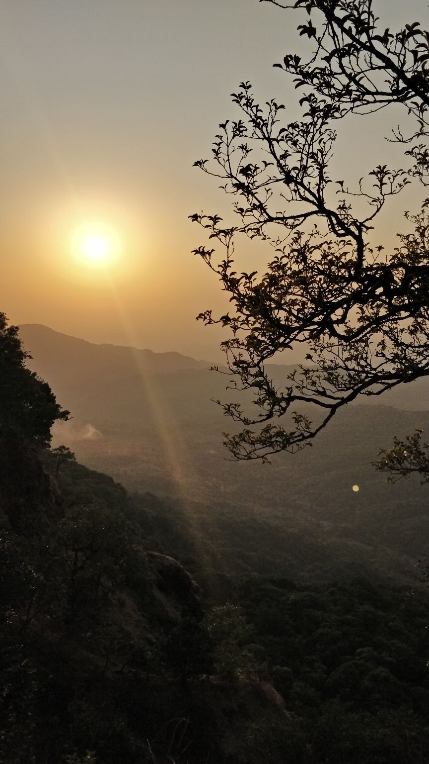 Photo of Wilson Point of Sunrise, Mahabaleshwar, Maharashtra, India by Komal Patel