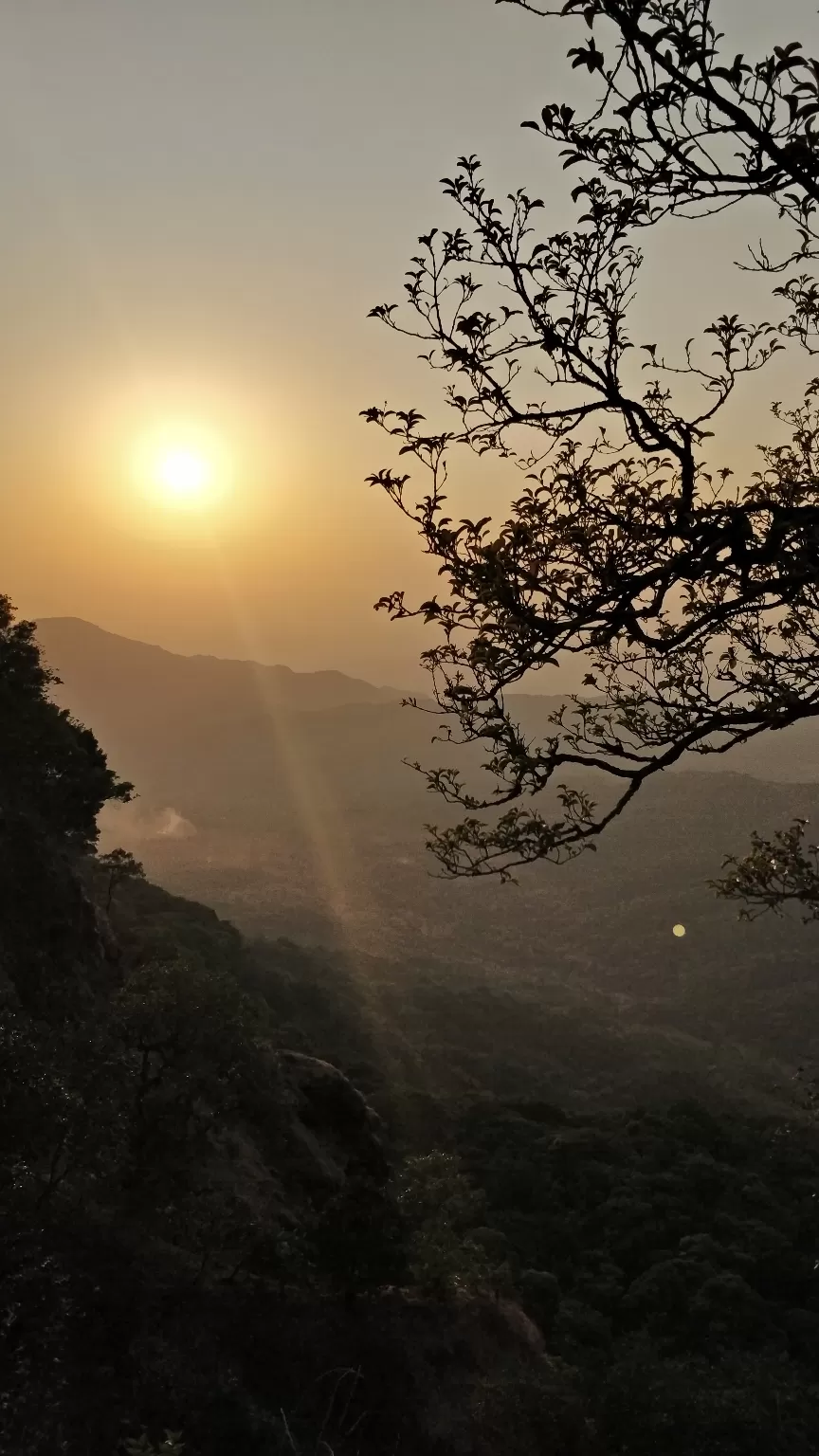 Photo of Wilson Point of Sunrise, Mahabaleshwar, Maharashtra, India by Komal Patel
