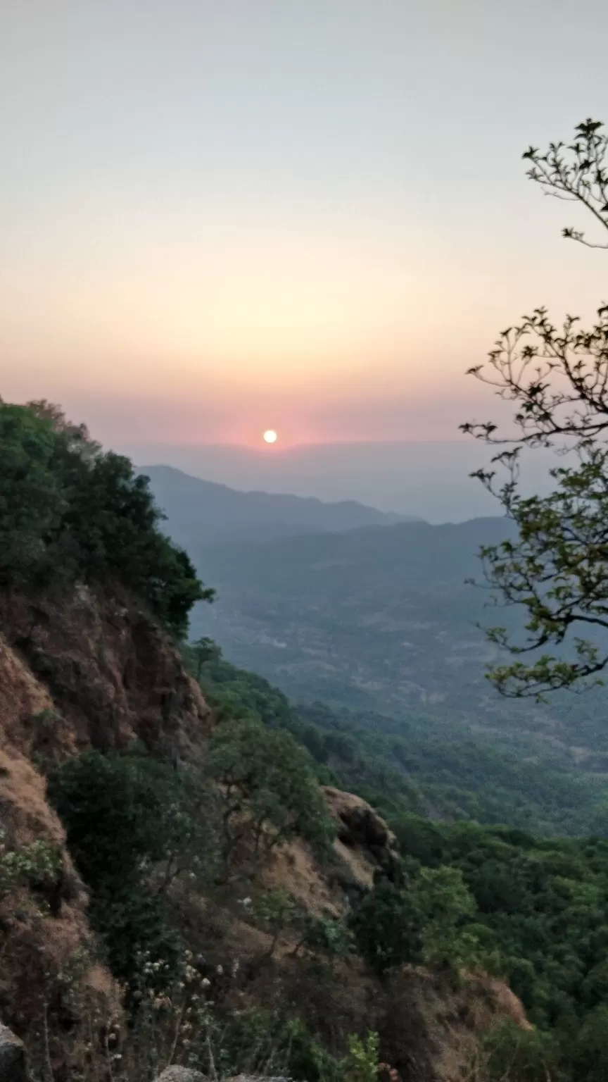 Photo of Wilson Point of Sunrise, Mahabaleshwar, Maharashtra, India by Komal Patel