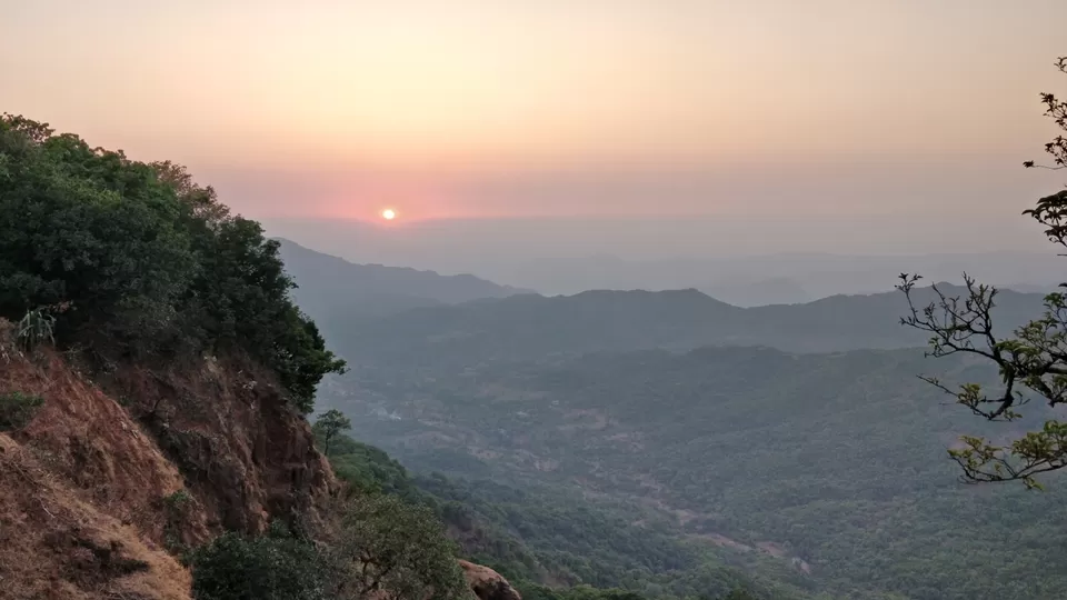 Photo of Wilson Point of Sunrise, Mahabaleshwar, Maharashtra, India by Komal Patel