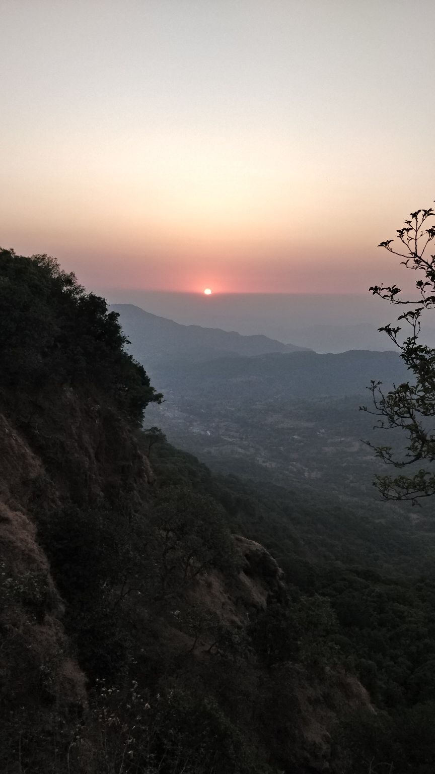 Photo of Wilson Point of Sunrise, Mahabaleshwar, Maharashtra, India by Komal Patel