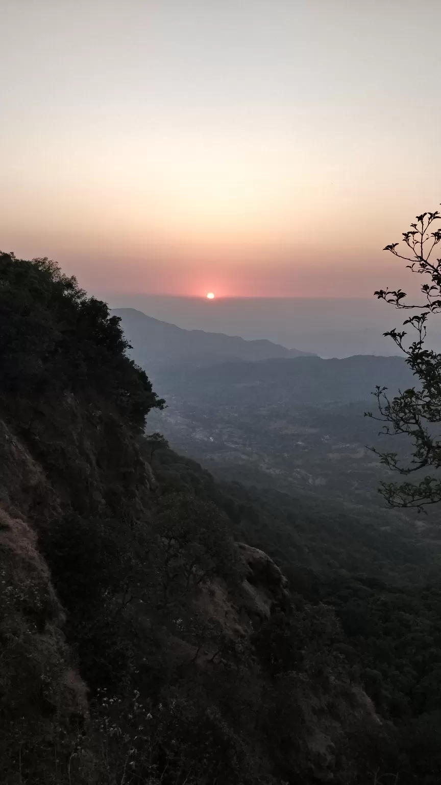 Photo of Wilson Point of Sunrise, Mahabaleshwar, Maharashtra, India by Komal Patel