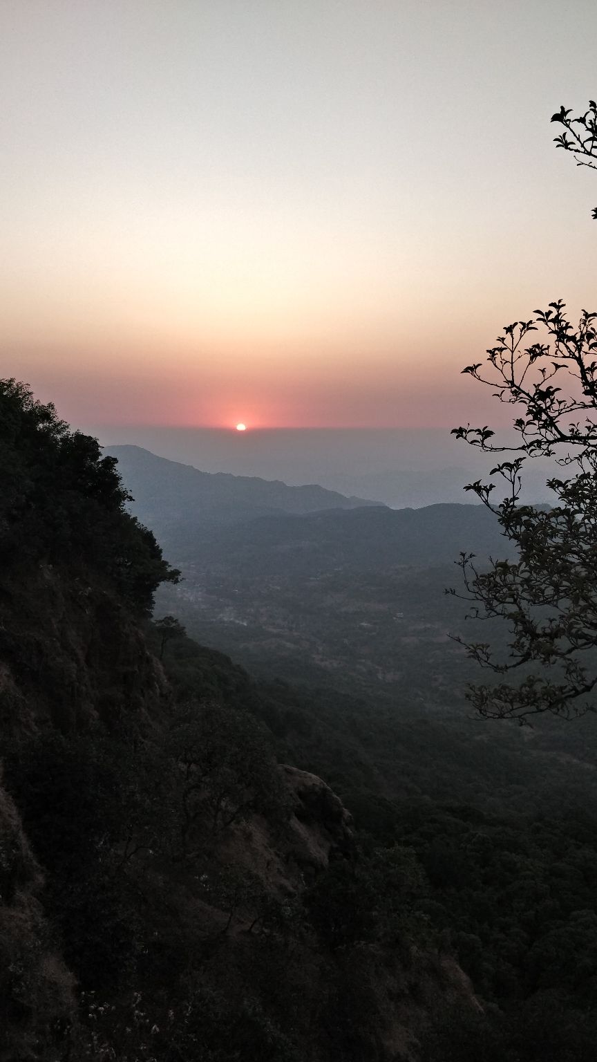 Photo of Wilson Point of Sunrise, Mahabaleshwar, Maharashtra, India by Komal Patel