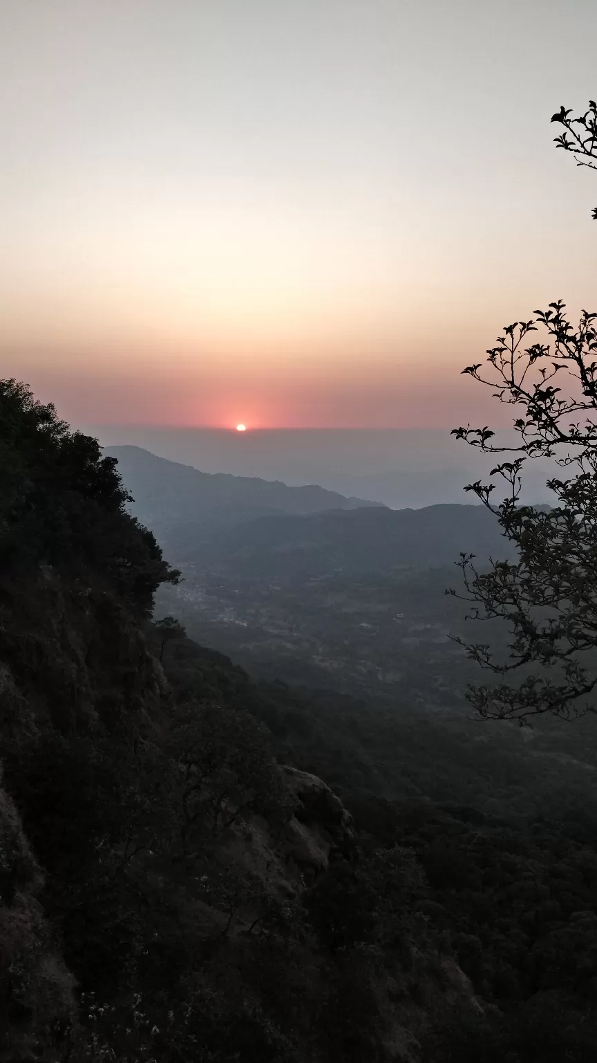 Photo of Wilson Point of Sunrise, Mahabaleshwar, Maharashtra, India by Komal Patel