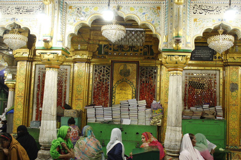 Photo of The Quest for Qawwali: Old Delhi's essence in sufi devotion at Hazrat Nizamuddin Aulia Dargah 8/9 by Arya T N